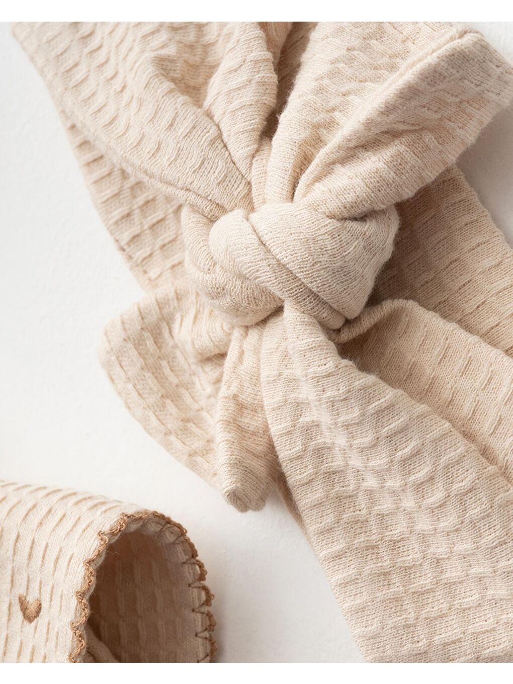 Kız Çocuk Pamuklu Bej Kalp Nakışlı Fırfırlı Elbise Ve Saç Bandı Seti - Waffle Dokulu-1