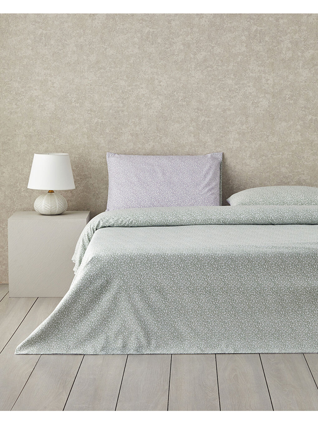 Mor Lush Blooms Kolay Ütülenir Çift Kişilik Nevresim Takımı 200x220 cm Lila-Yeşil-1