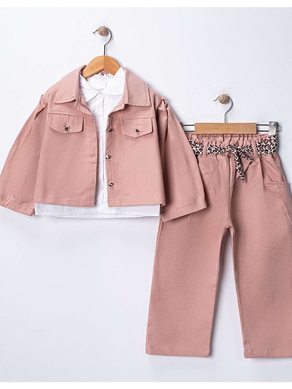 Pembe Kız Çocuk Gabardin Ceketli Takım – Düğmeli Dokuma Gömlekli, Beli Lastikli Kemerli Pantolon 2-5 Yaş-1