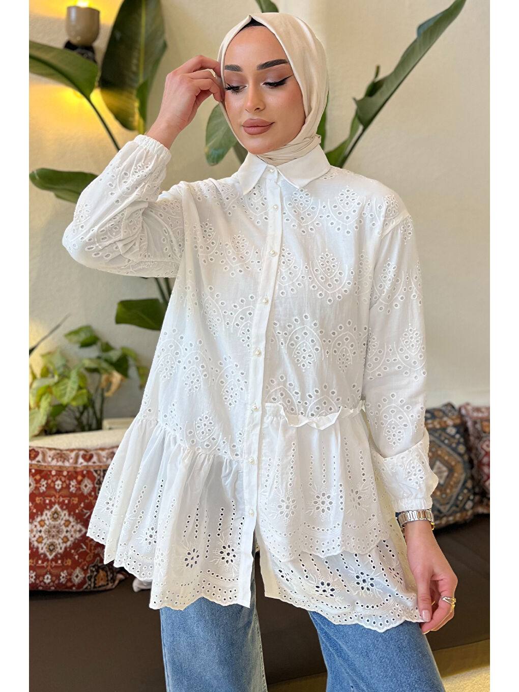 Ekru Kadın İnci Düğmeli Fırfırlı Tesettür Fistolu Gömlek