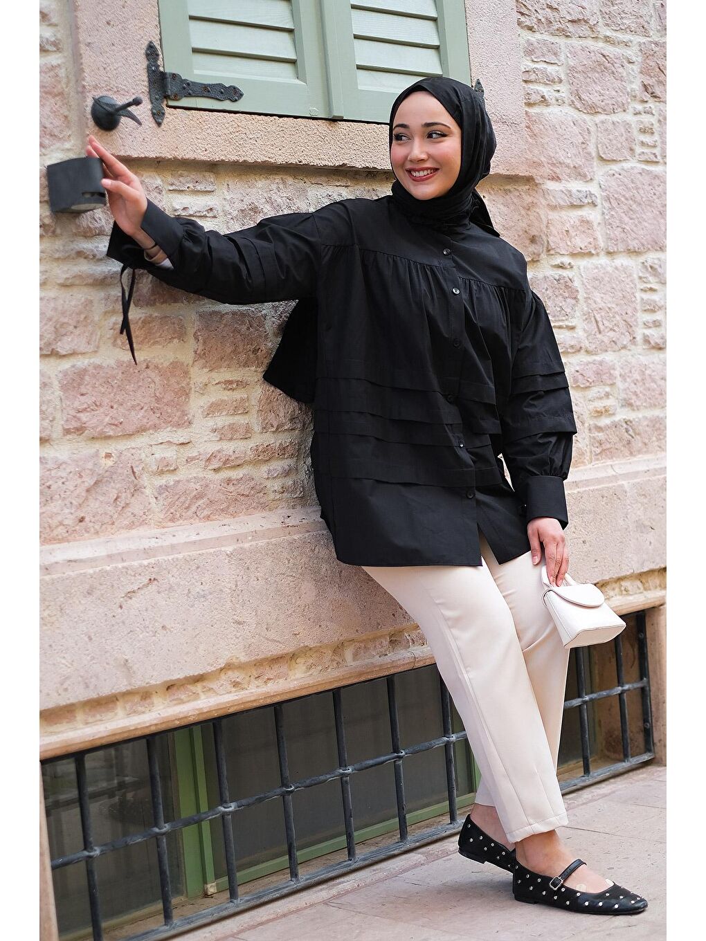 Kat Kat Pileli Gömlek Siyah-1