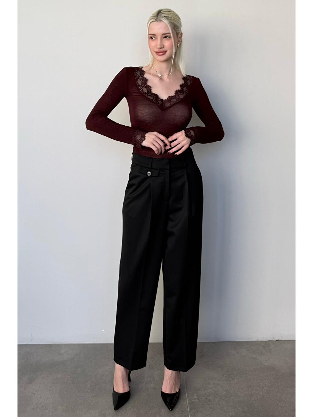 Siyah Pens Detaylı Kapaklı Düz Paça Kumaş Pantolon Mg2642-3