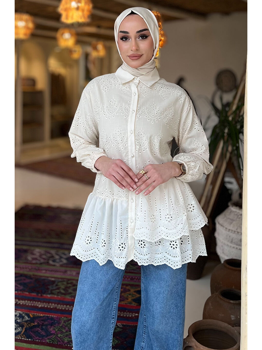 Bej Kadın İnci Düğmeli Fırfırlı Tesettür Fistolu Gömlek-2