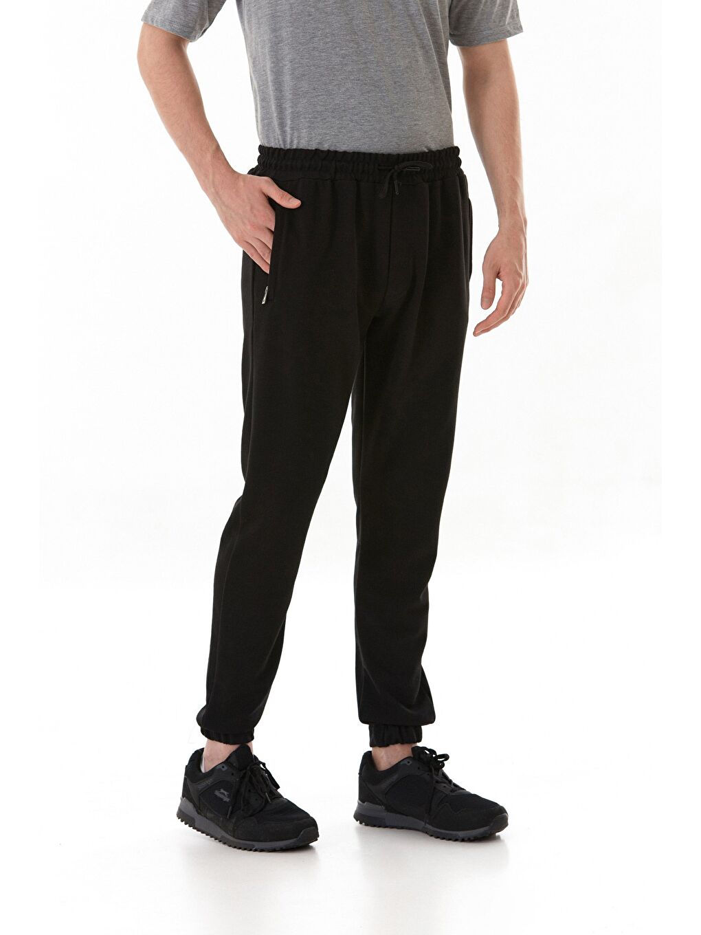 Siyah Beli Lastikli Cebi Fermuarlı Jogger Pantolon-1