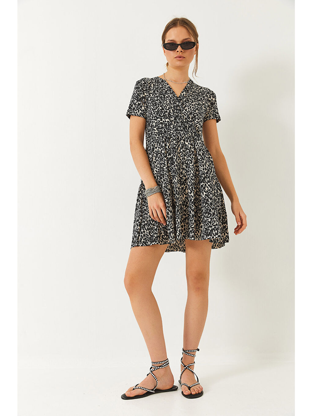 Siyah Kadın Kruvaze Yaka Desenli Kısa Kollu Mini Elbise-1