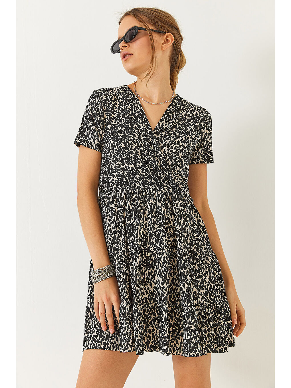 Siyah Kadın Kruvaze Yaka Desenli Kısa Kollu Mini Elbise-2