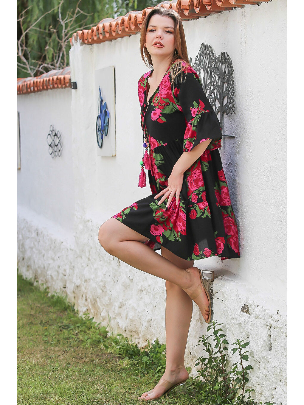 Siyah-Pembe Havuz Yaka Fırfırlı Kol Bağlamalı Eteği Fırfırlı Püsküllü Viskon Dokuma Elbise 95 52-1