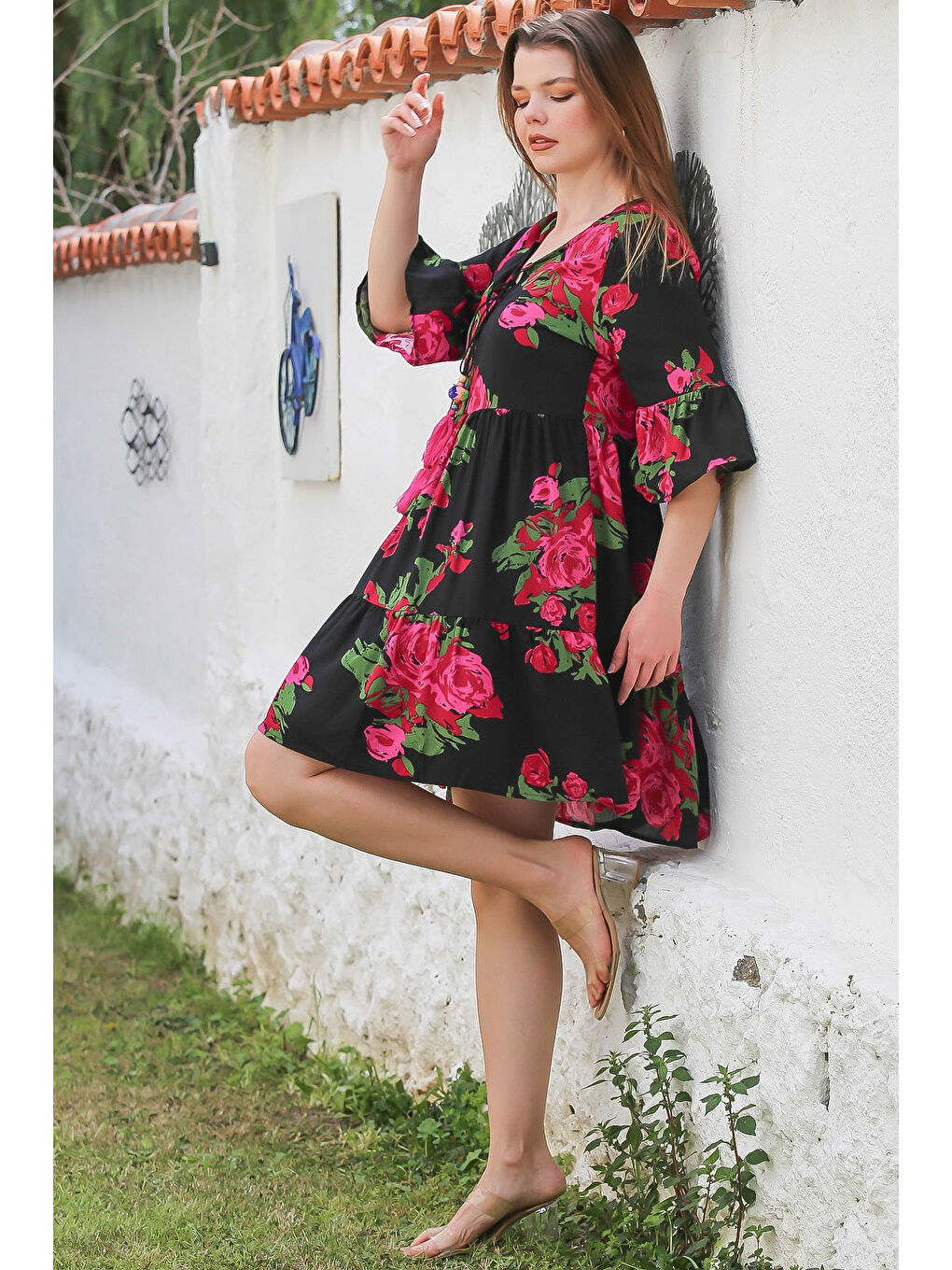 Siyah-Pembe Havuz Yaka Fırfırlı Kol Bağlamalı Eteği Fırfırlı Püsküllü Viskon Dokuma Elbise 95 52-2