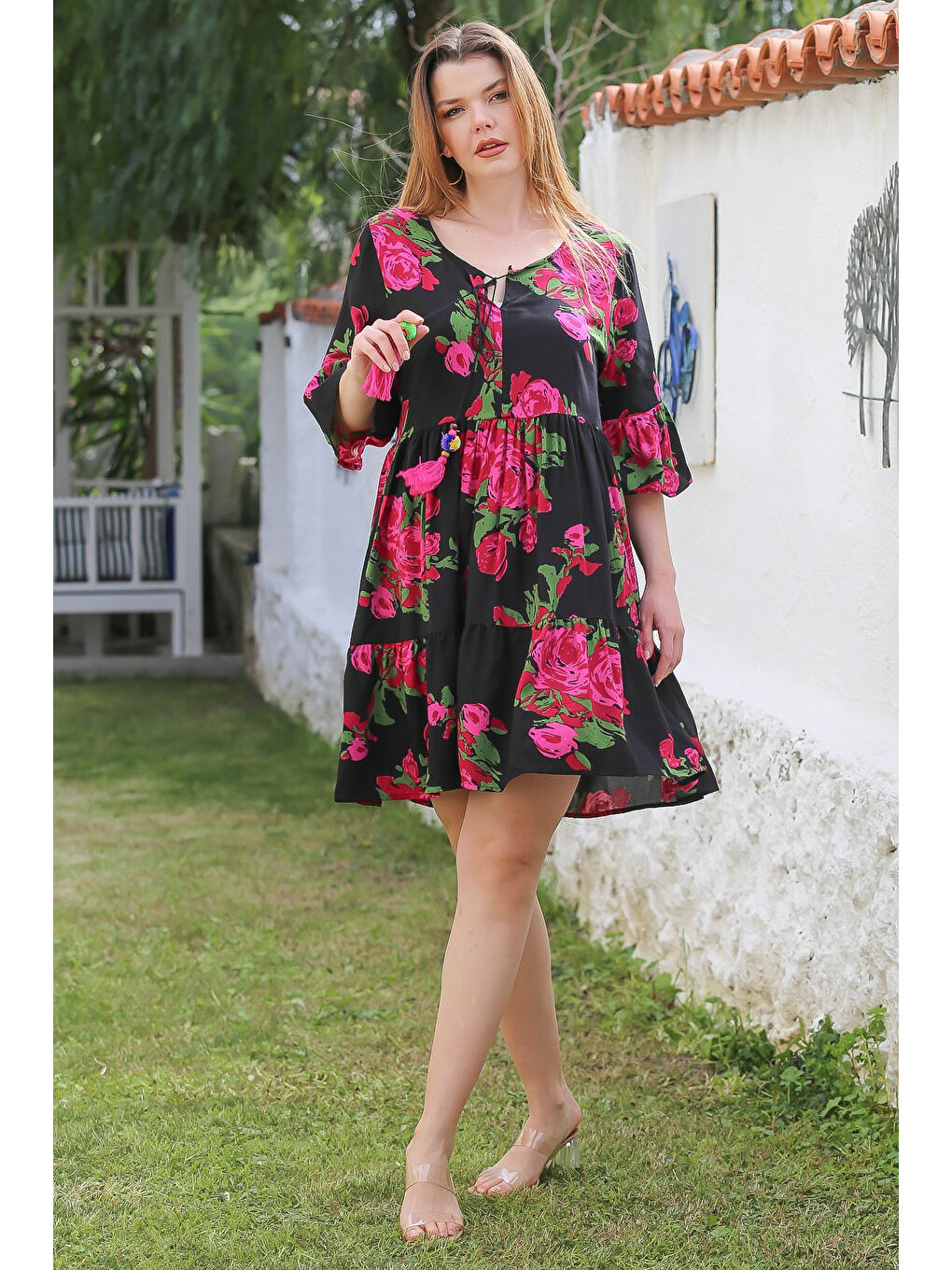 Siyah-Pembe Havuz Yaka Fırfırlı Kol Bağlamalı Eteği Fırfırlı Püsküllü Viskon Dokuma Elbise 95 52-3