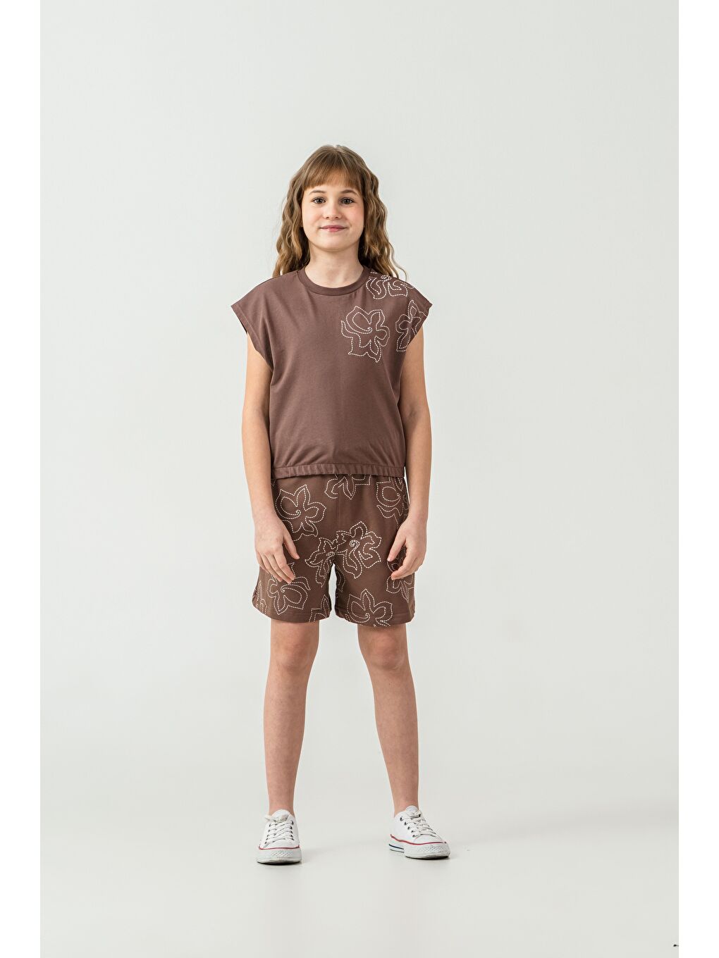 Kahverengi Üst Sol Omuz Baskılı Alt Tüm Alan Baskılı Kız Çocuk Şort - Tişört Takımı-1