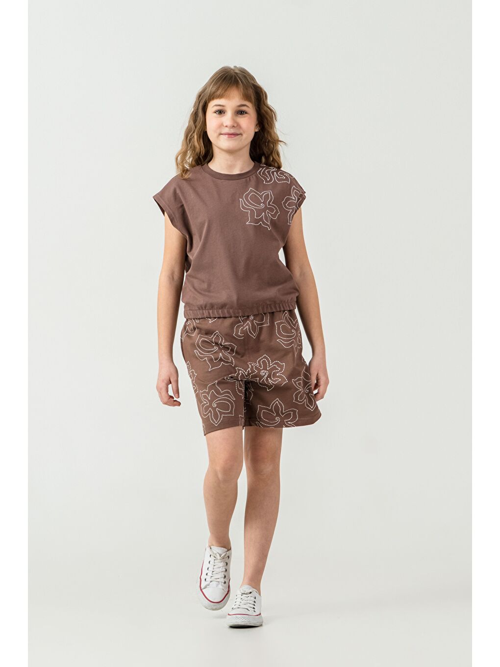 Kahverengi Üst Sol Omuz Baskılı Alt Tüm Alan Baskılı Kız Çocuk Şort - Tişört Takımı-2