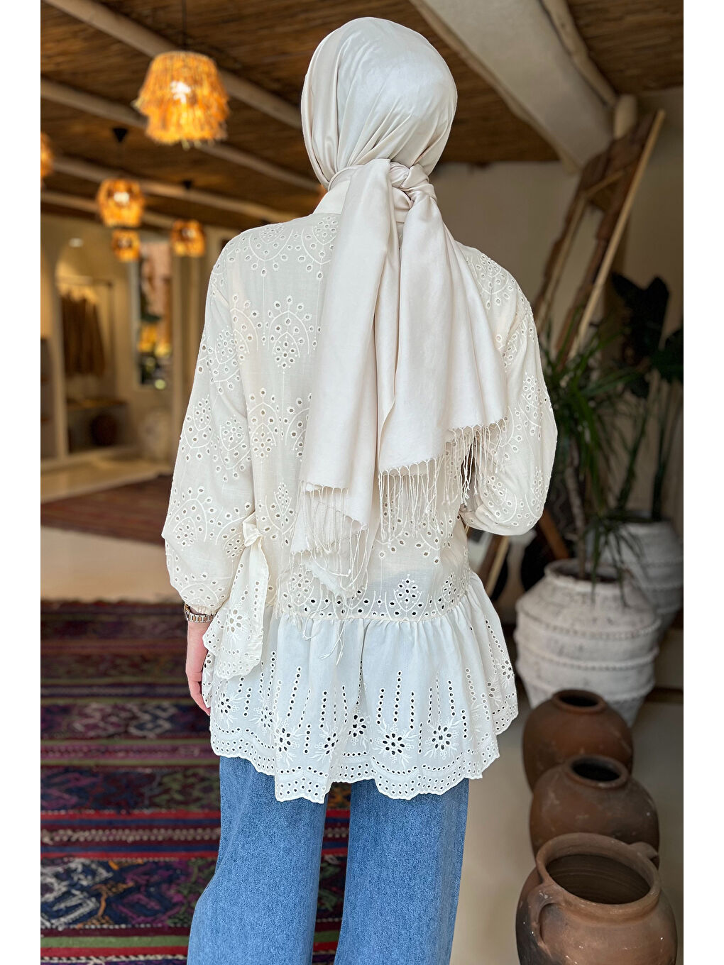 Bej Kadın İnci Düğmeli Fırfırlı Tesettür Fistolu Gömlek-8