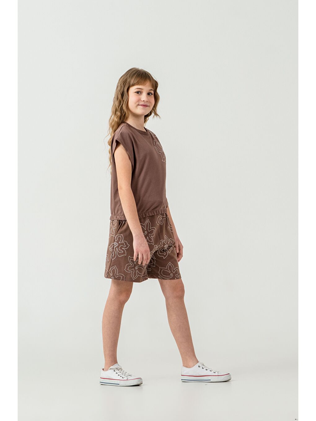 Kahverengi Üst Sol Omuz Baskılı Alt Tüm Alan Baskılı Kız Çocuk Şort - Tişört Takımı-4