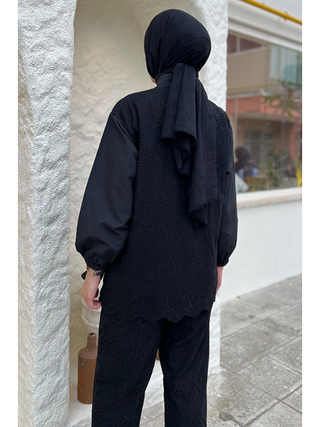 Siyah Kadın Taşlı Ve Fırfırlı Tek Cepli Tesettür Fistolu Gömlek (S-M-L Beden Uyumludur.)-7