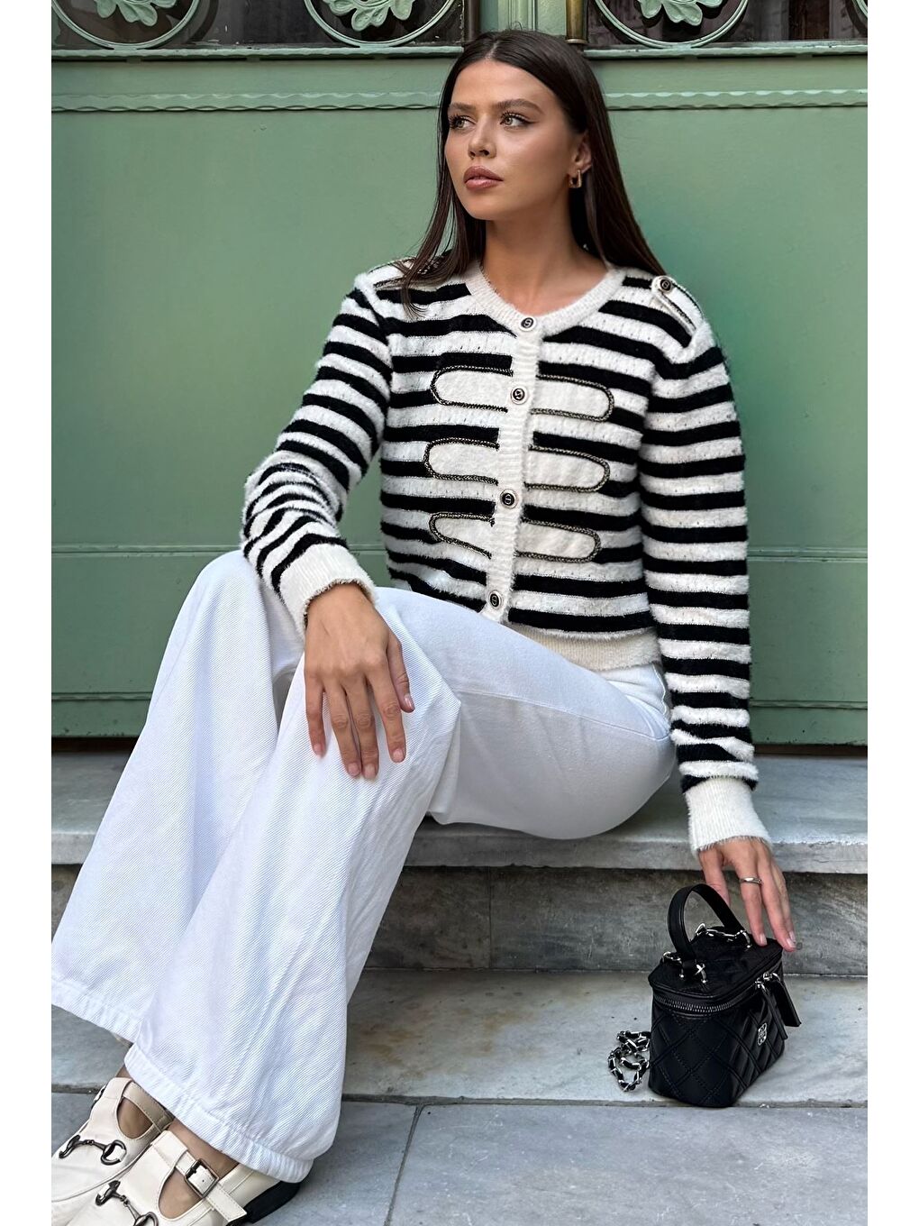 Siyah Çizgili Yumoş Triko Hırka