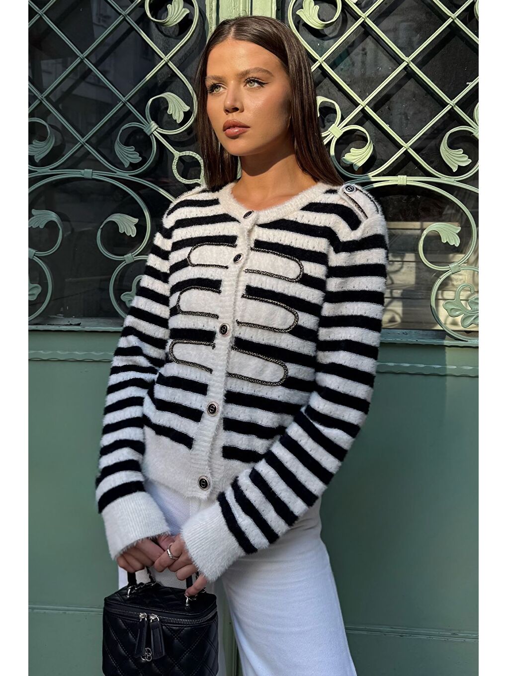 Siyah Çizgili Yumoş Triko Hırka-1