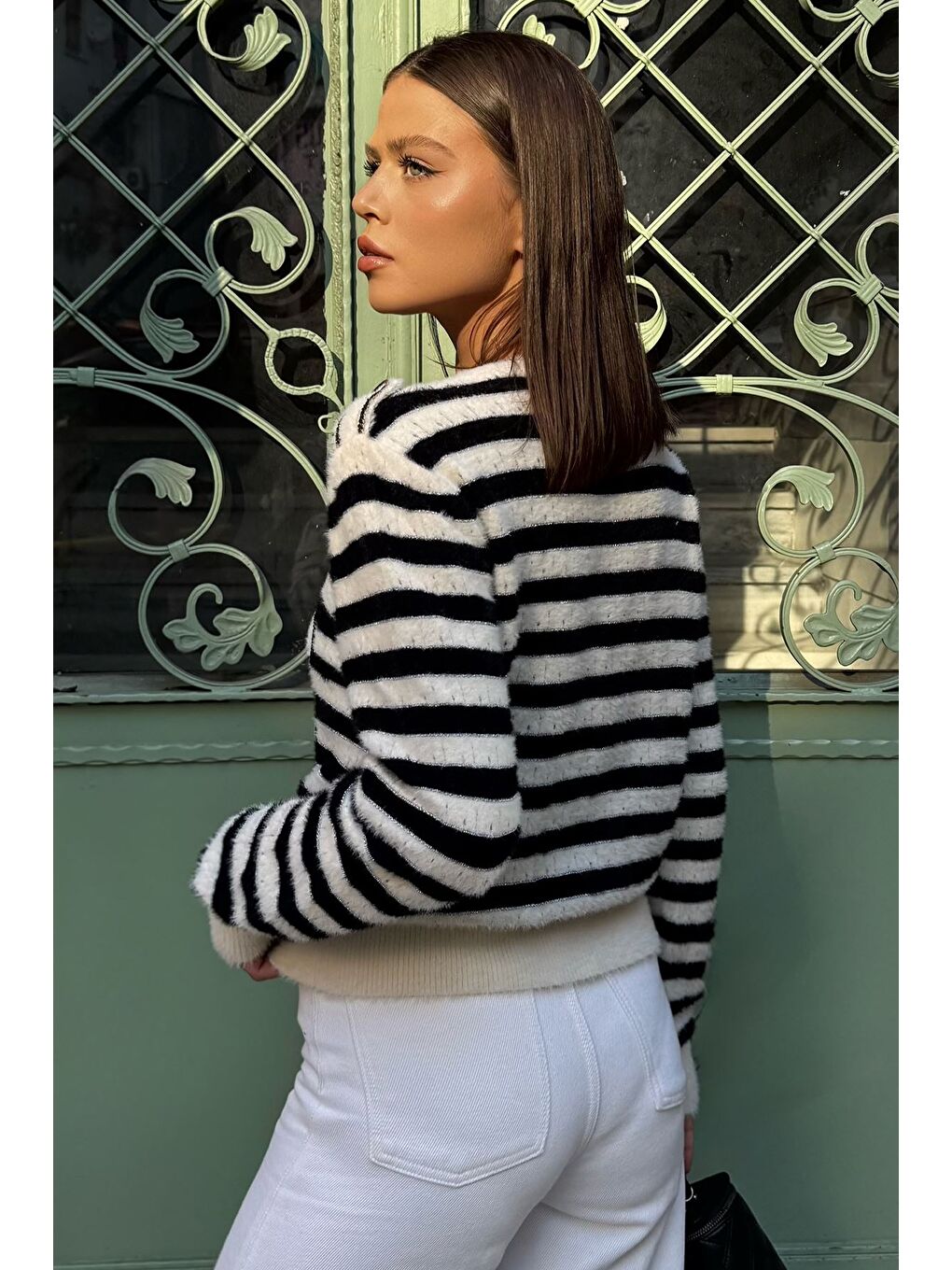 Siyah Çizgili Yumoş Triko Hırka-2