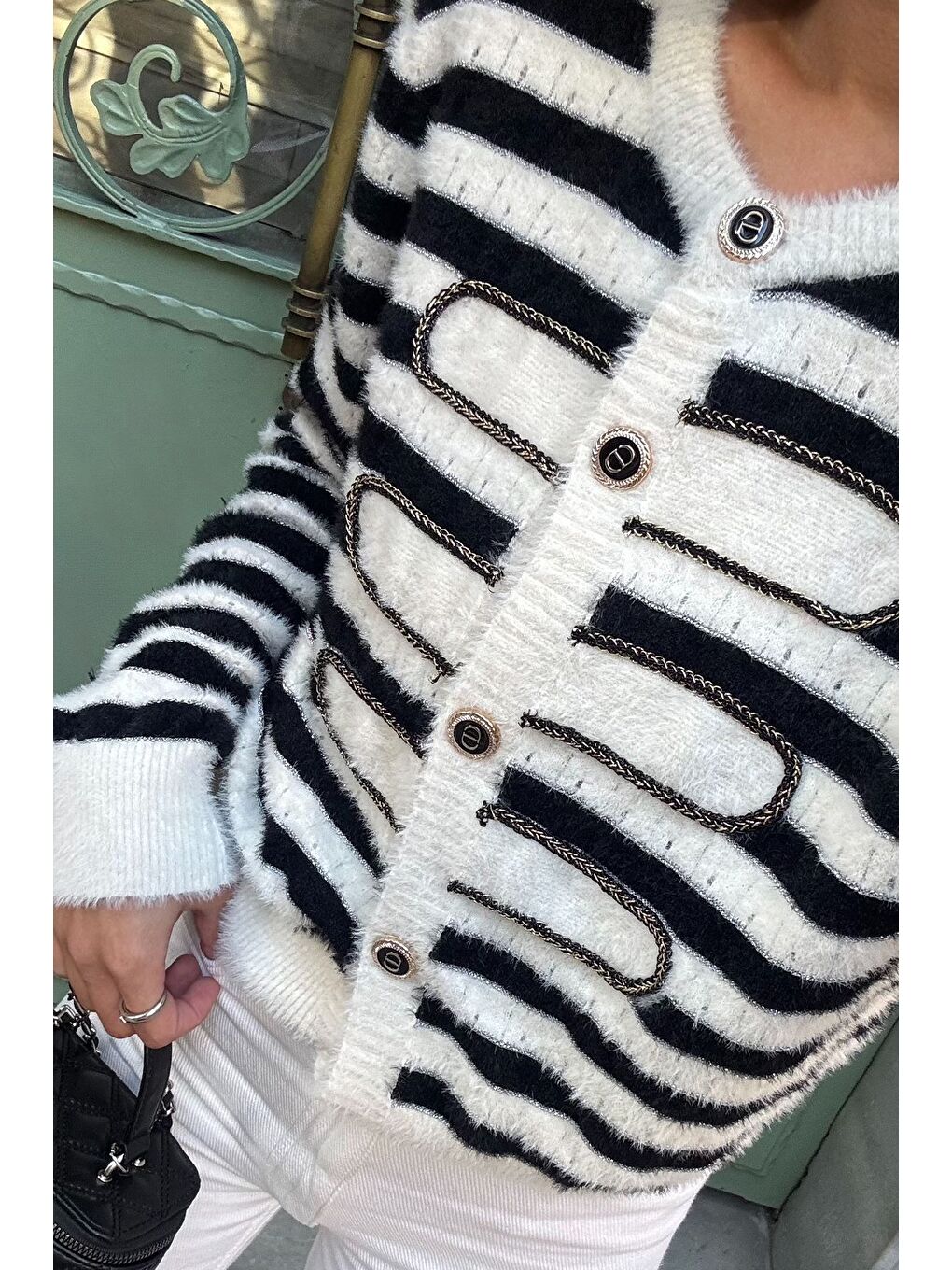 Siyah Çizgili Yumoş Triko Hırka-3