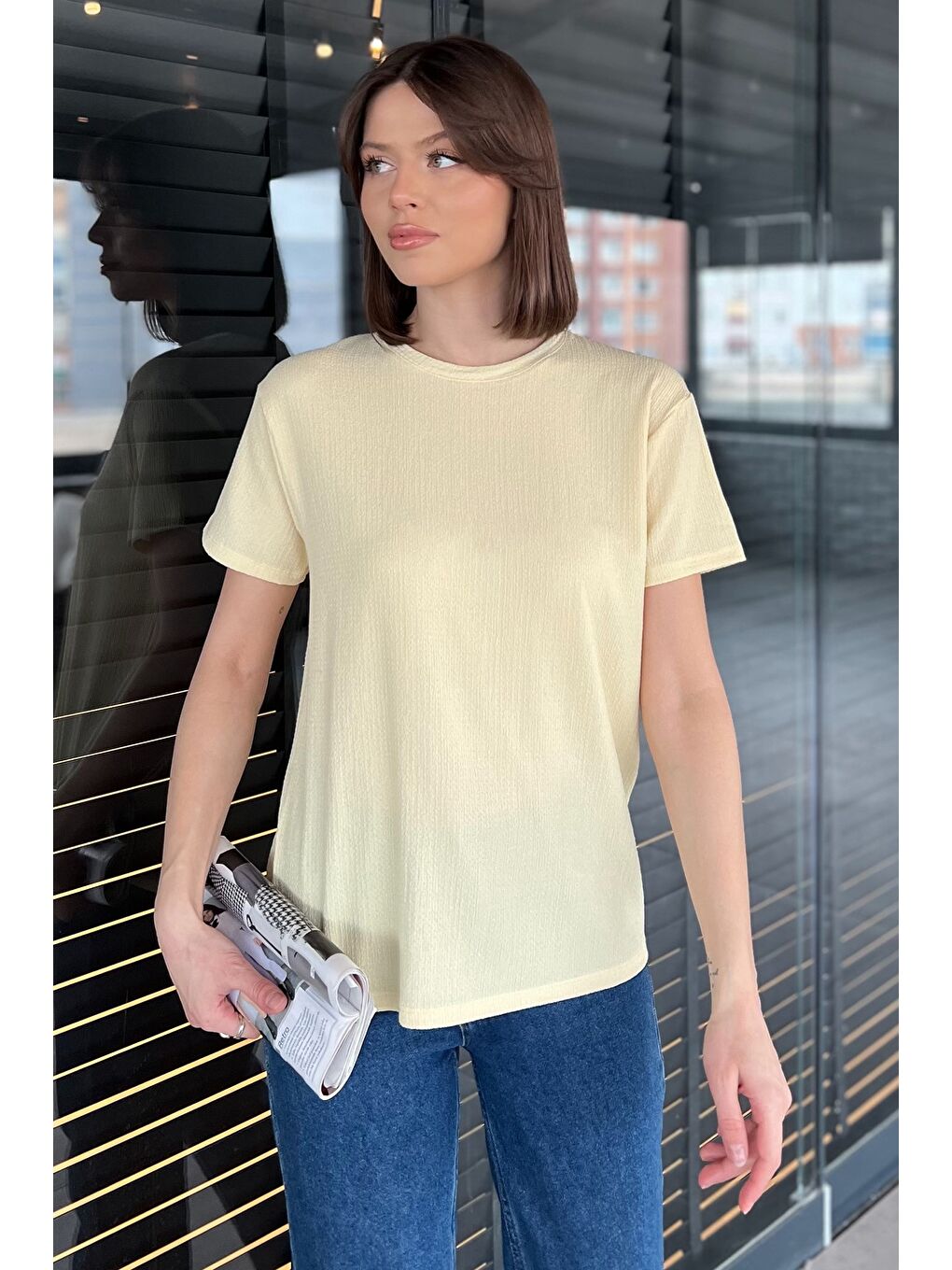 Sarı Kadın Bisiklet Yaka Basic Tişört