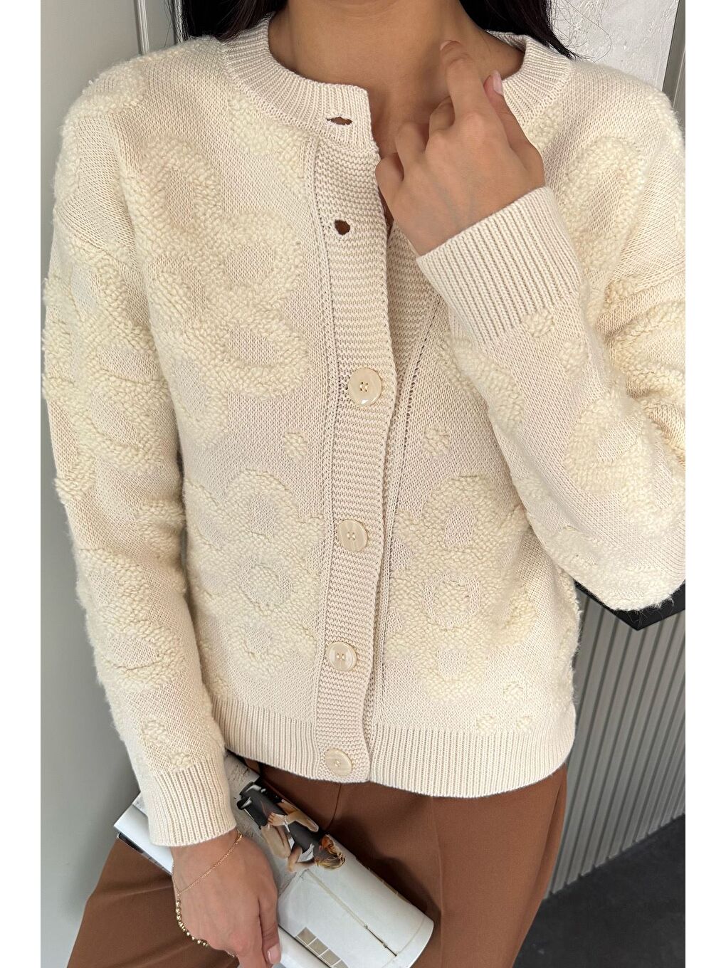 Ekru Çiçek Desenli Triko Ceket