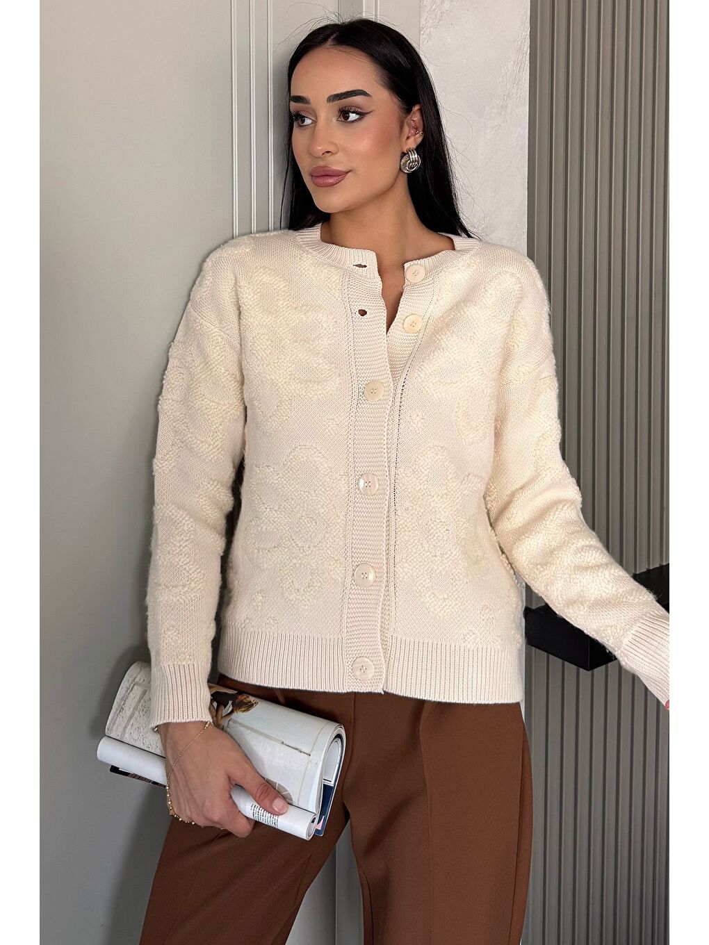 Ekru Çiçek Desenli Triko Ceket-1