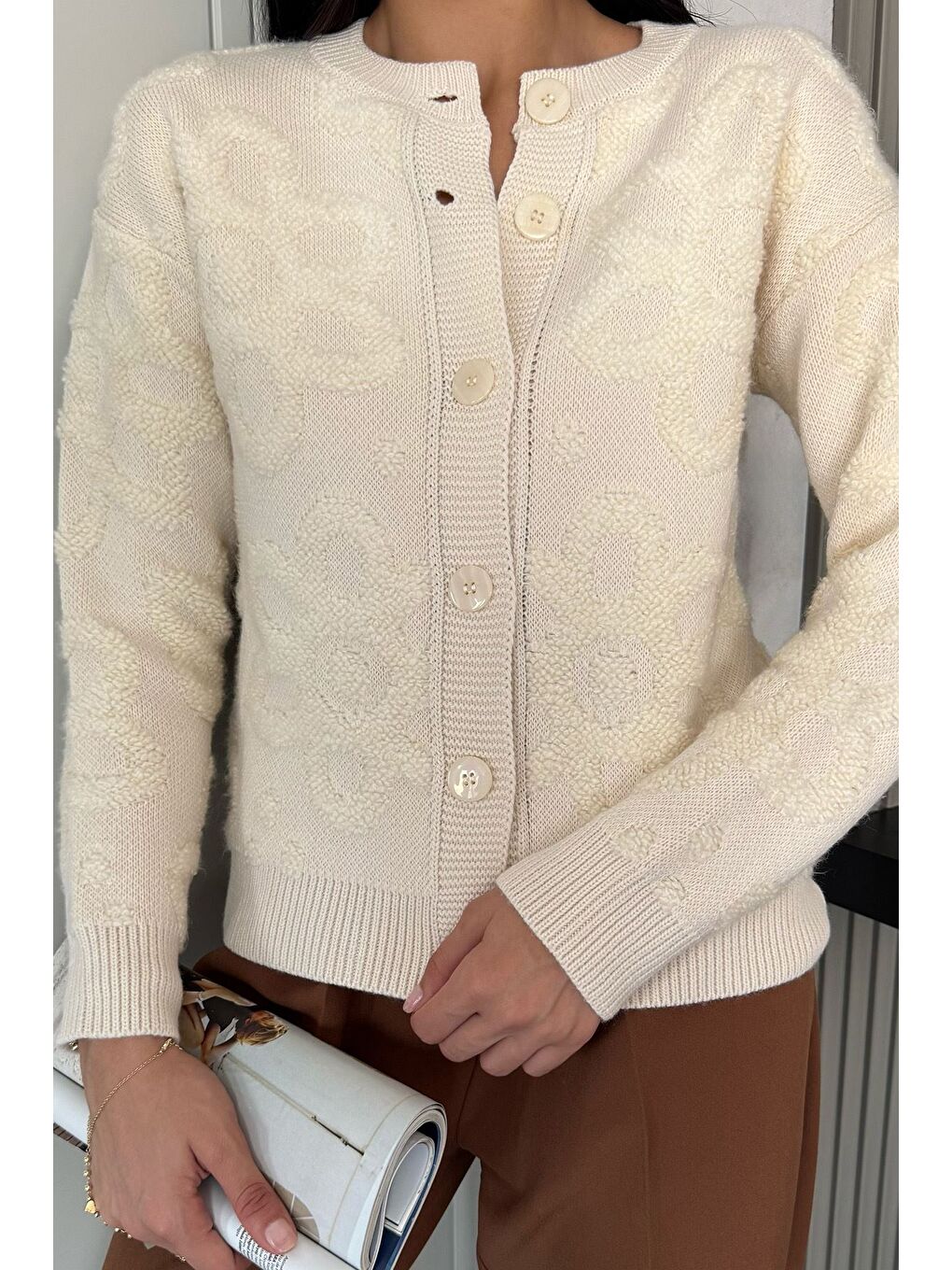 Ekru Çiçek Desenli Triko Ceket-2