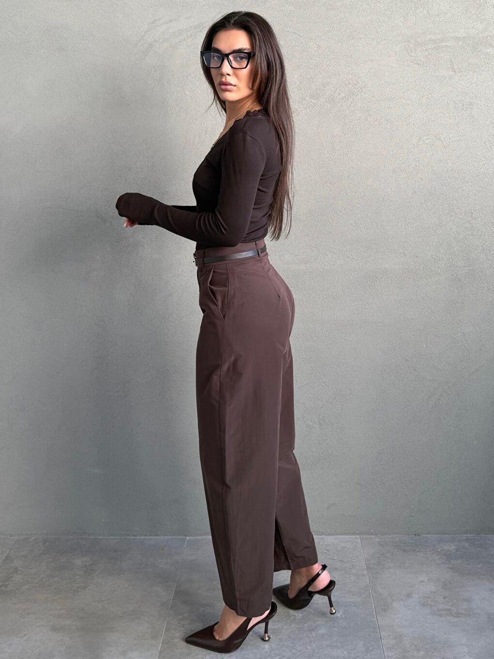 Kahverengi Modern Kesim Kemerli Yüksek Bel Bol Paça Kumaş Pantolon Mg2618-4