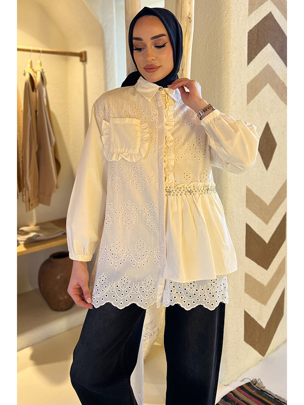 Bej Kadın Taşlı Ve Fırfırlı Tek Cepli Tesettür Fistolu Gömlek (S-M-L Beden Uyumludur.)-1