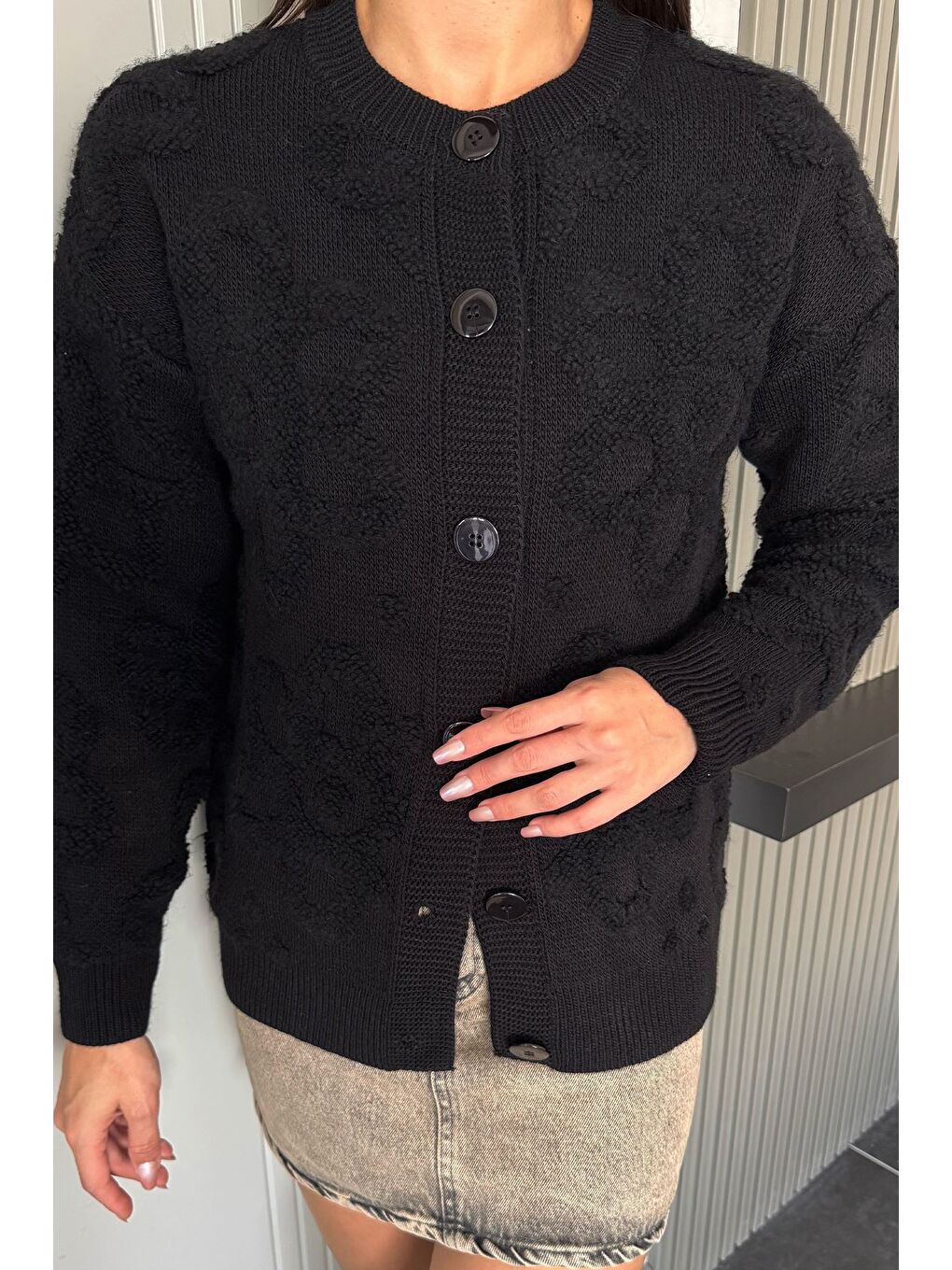 Siyah Çiçek Desenli Triko Ceket-1