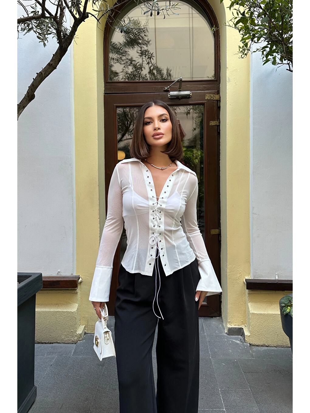 Kadın Beyaz Bağlamalı Tül Gömlek 1026-0015