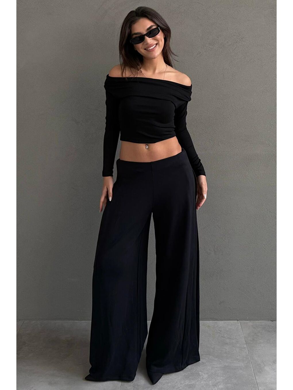 Siyah Yumuşak Dokunuşlu, Yanları Pilili, Modal İçeren Geniş Paça Pantolon Mg2668