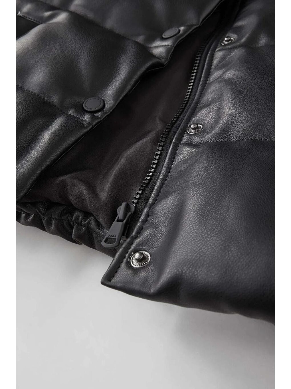 Unisex Çocuk Deri Görünümlü Siyah Şişme Mont - Dolgulu Ve Cepli Tasarım-2