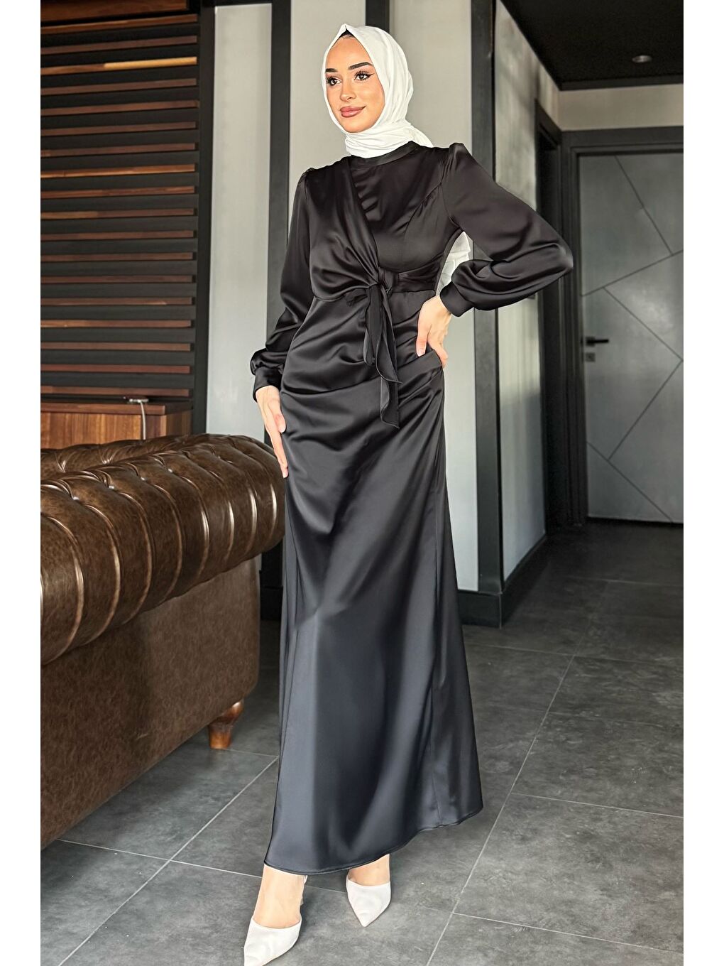 Siyah Yan Bağlama Detaylı Drapeli Tesettür Saten Abiye Elbise-2