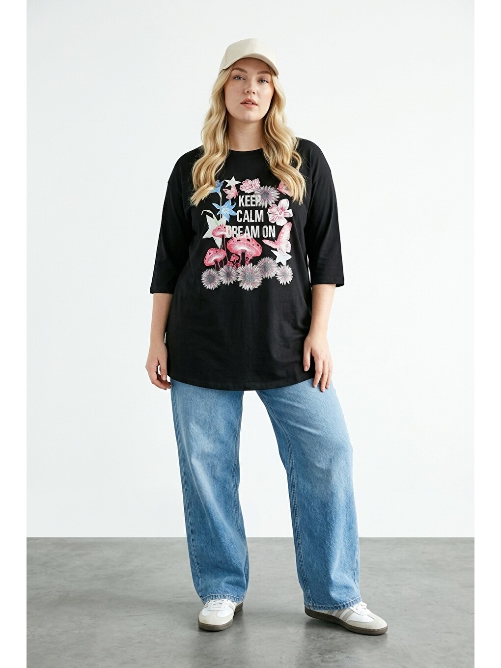 Siyah Çiçek Baskılı T-shirt