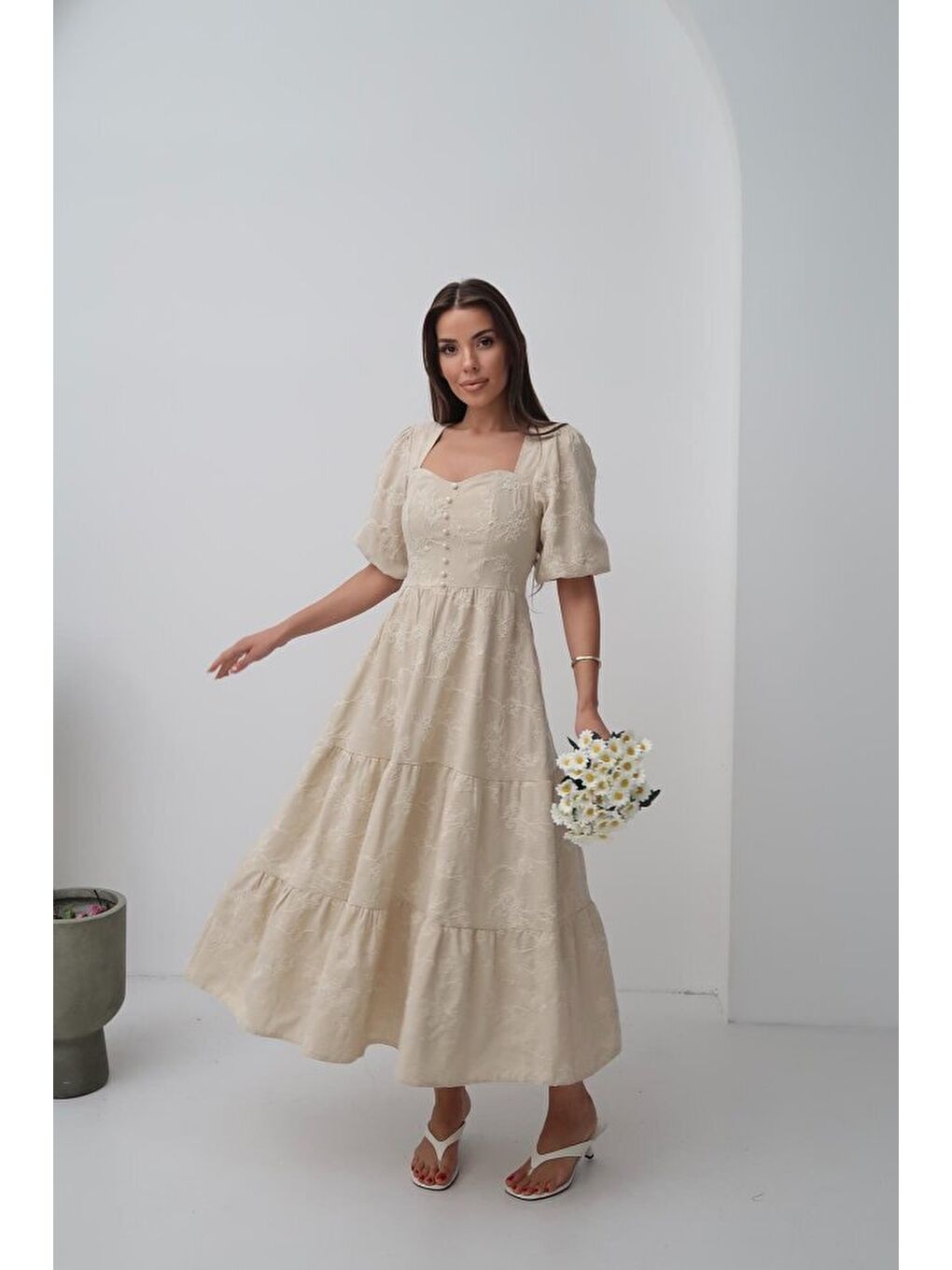 Bej Süs Düğmeli Balon Kollu Elbise