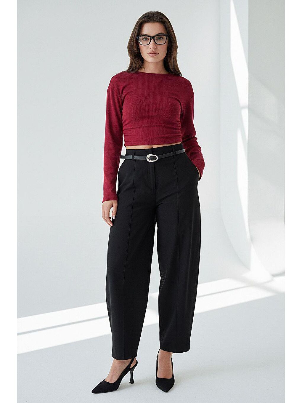 Siyah Modern Kesim Kemerli Yüksek Bel Bol Paça Kumaş Pantolon Mg2618