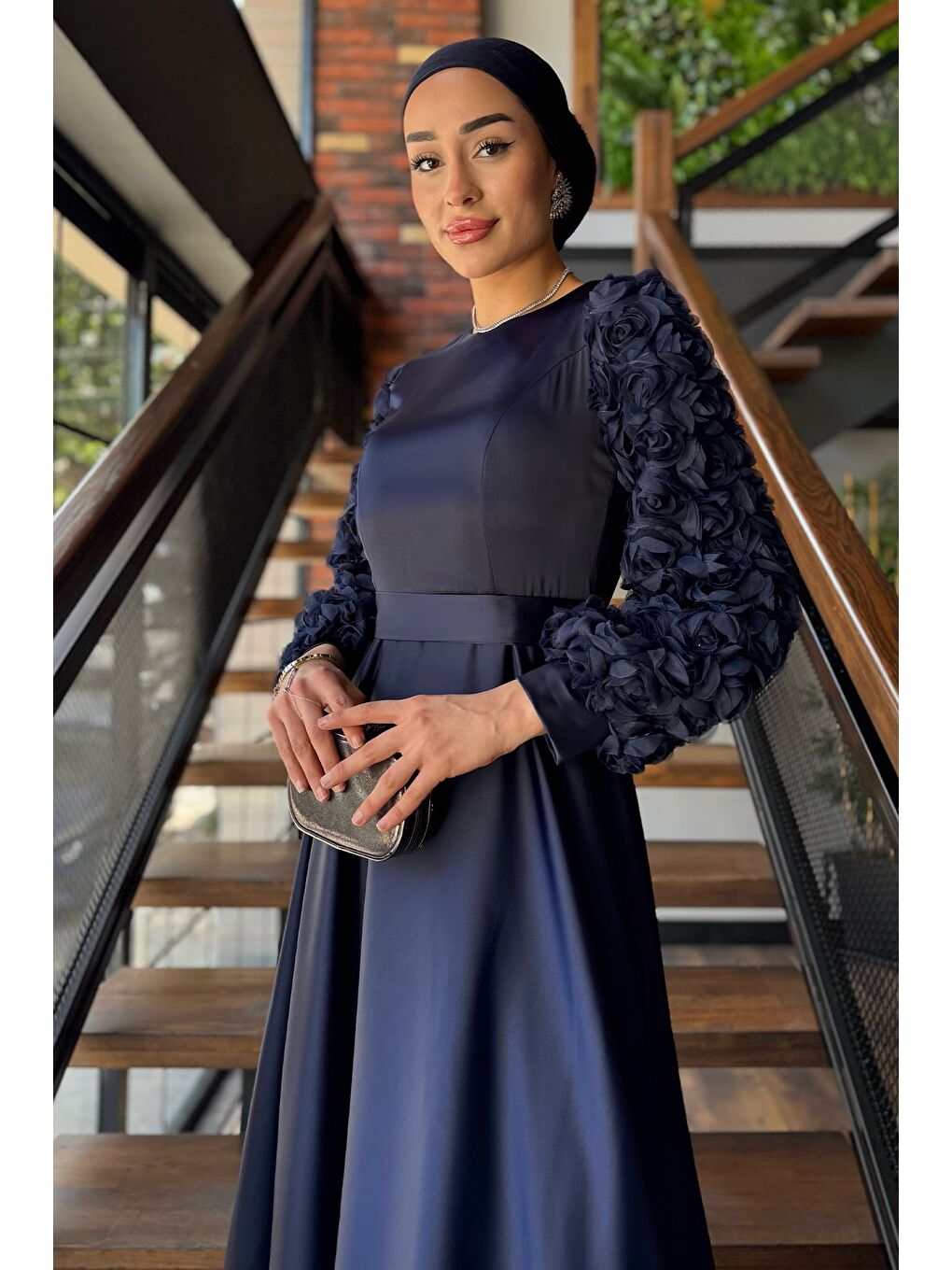 Lacivert Eteği Ve Kolları Gül Detaylı Tesettür Saten Abiye Elbise-1