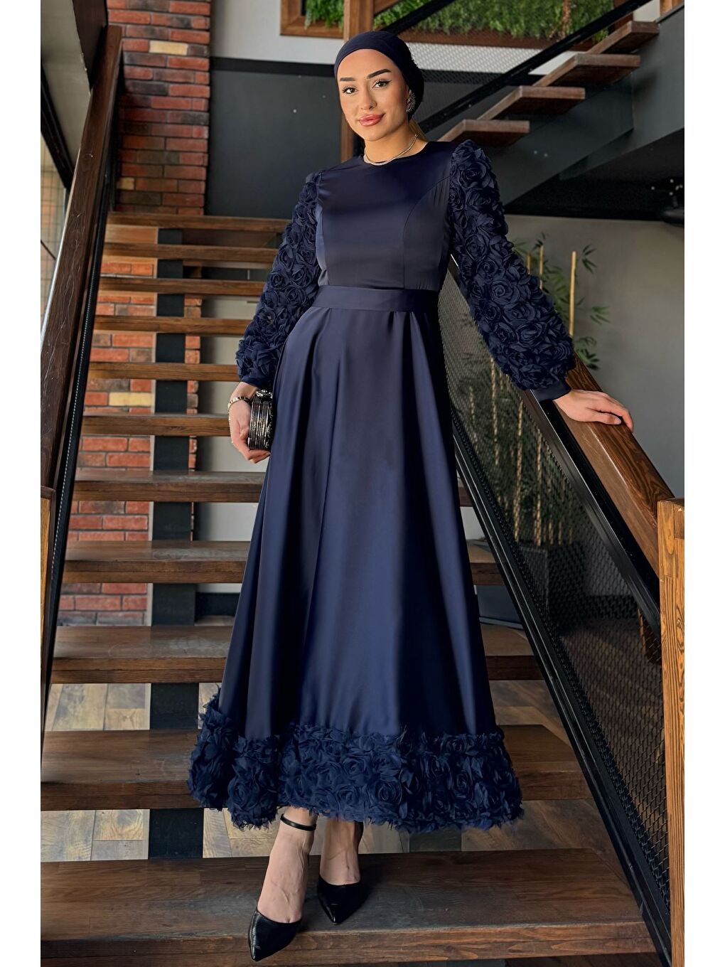 Lacivert Eteği Ve Kolları Gül Detaylı Tesettür Saten Abiye Elbise-2