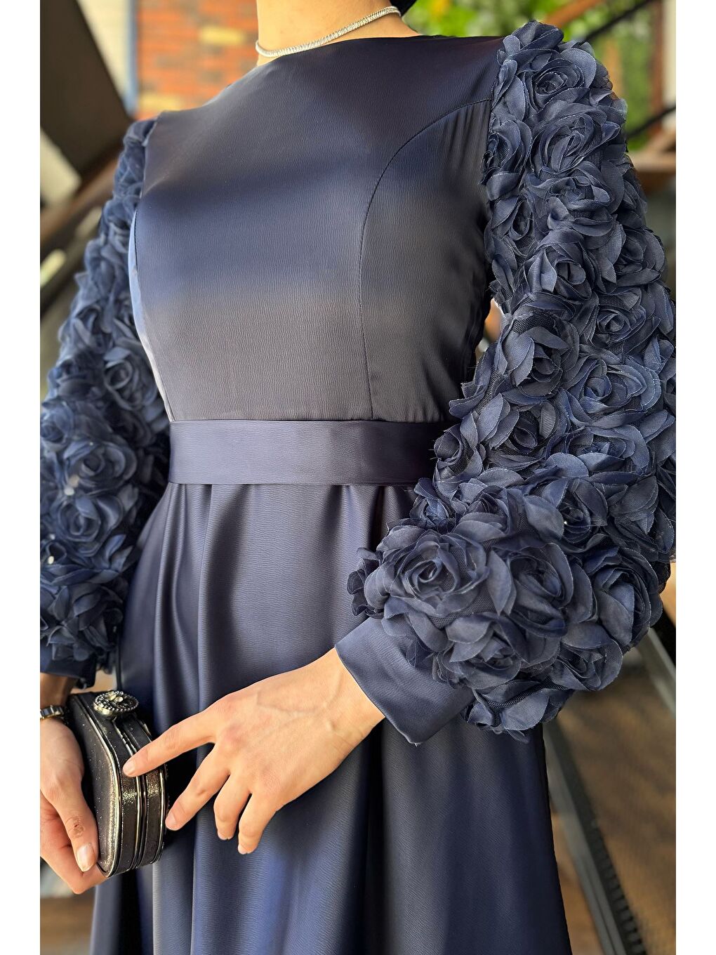 Lacivert Eteği Ve Kolları Gül Detaylı Tesettür Saten Abiye Elbise-3