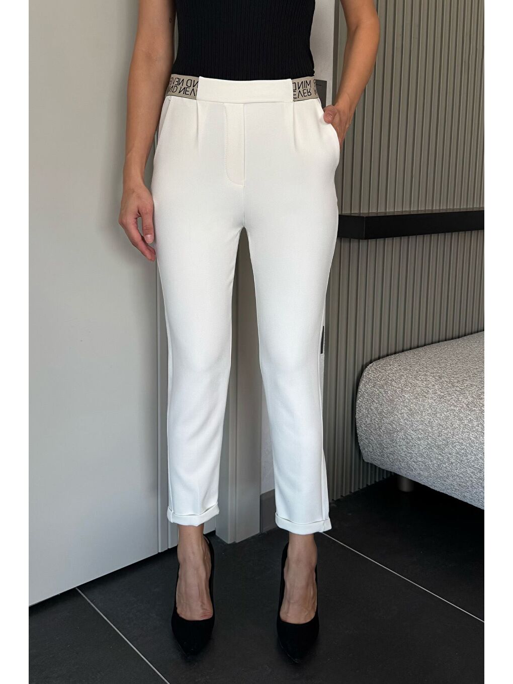 Ekru Bel Lastikli Yazı Detaylı Slim Fit Kumaş Pantolon