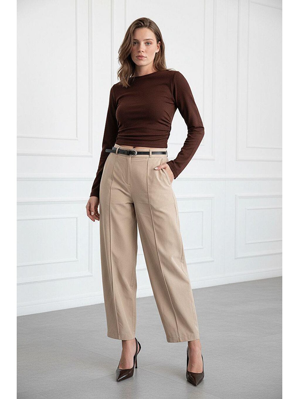 Bej Modern Kesim Kemerli Yüksek Bel Bol Paça Kumaş Pantolon Mg2618