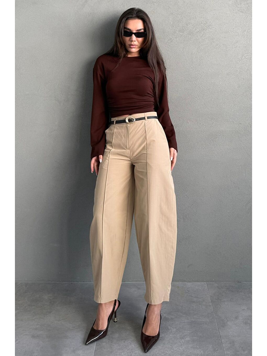 Bej Modern Kesim Kemerli Yüksek Bel Bol Paça Kumaş Pantolon Mg2618-1