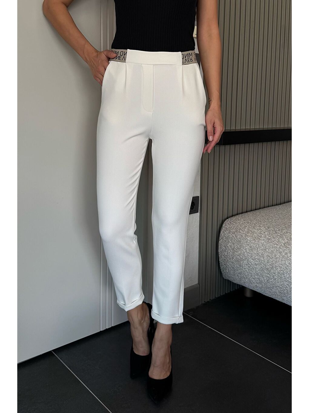 Ekru Bel Lastikli Yazı Detaylı Slim Fit Kumaş Pantolon-1