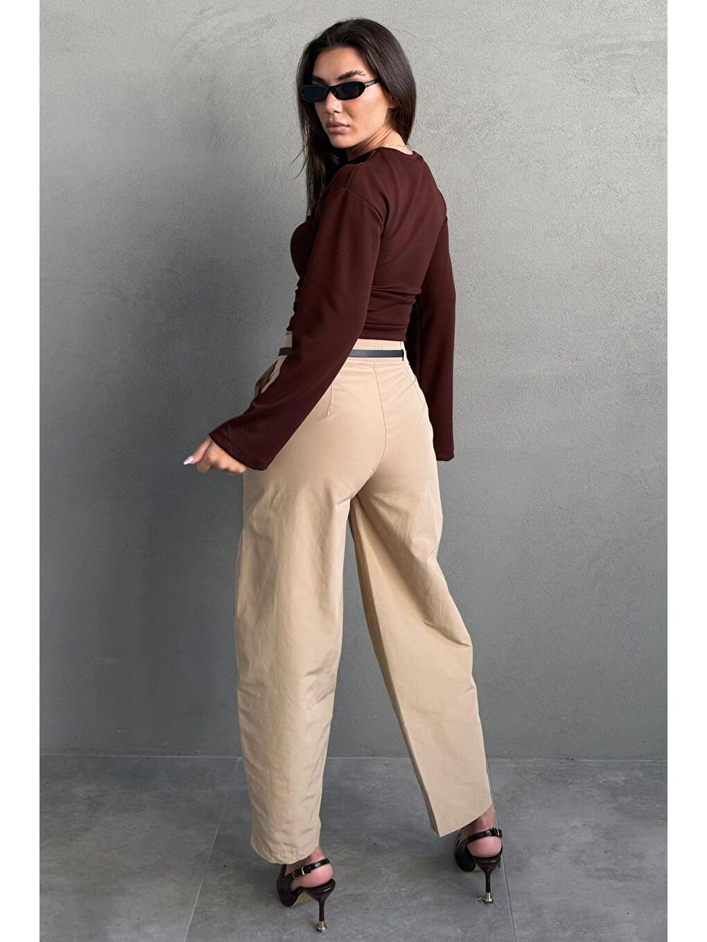 Bej Modern Kesim Kemerli Yüksek Bel Bol Paça Kumaş Pantolon Mg2618-2