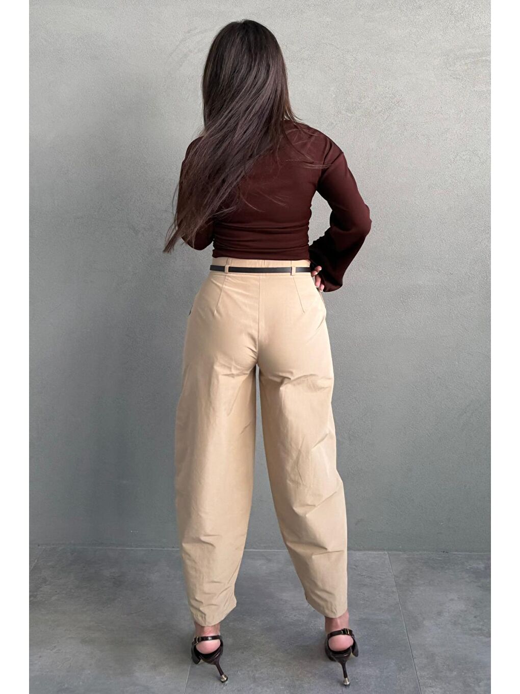 Bej Modern Kesim Kemerli Yüksek Bel Bol Paça Kumaş Pantolon Mg2618-5