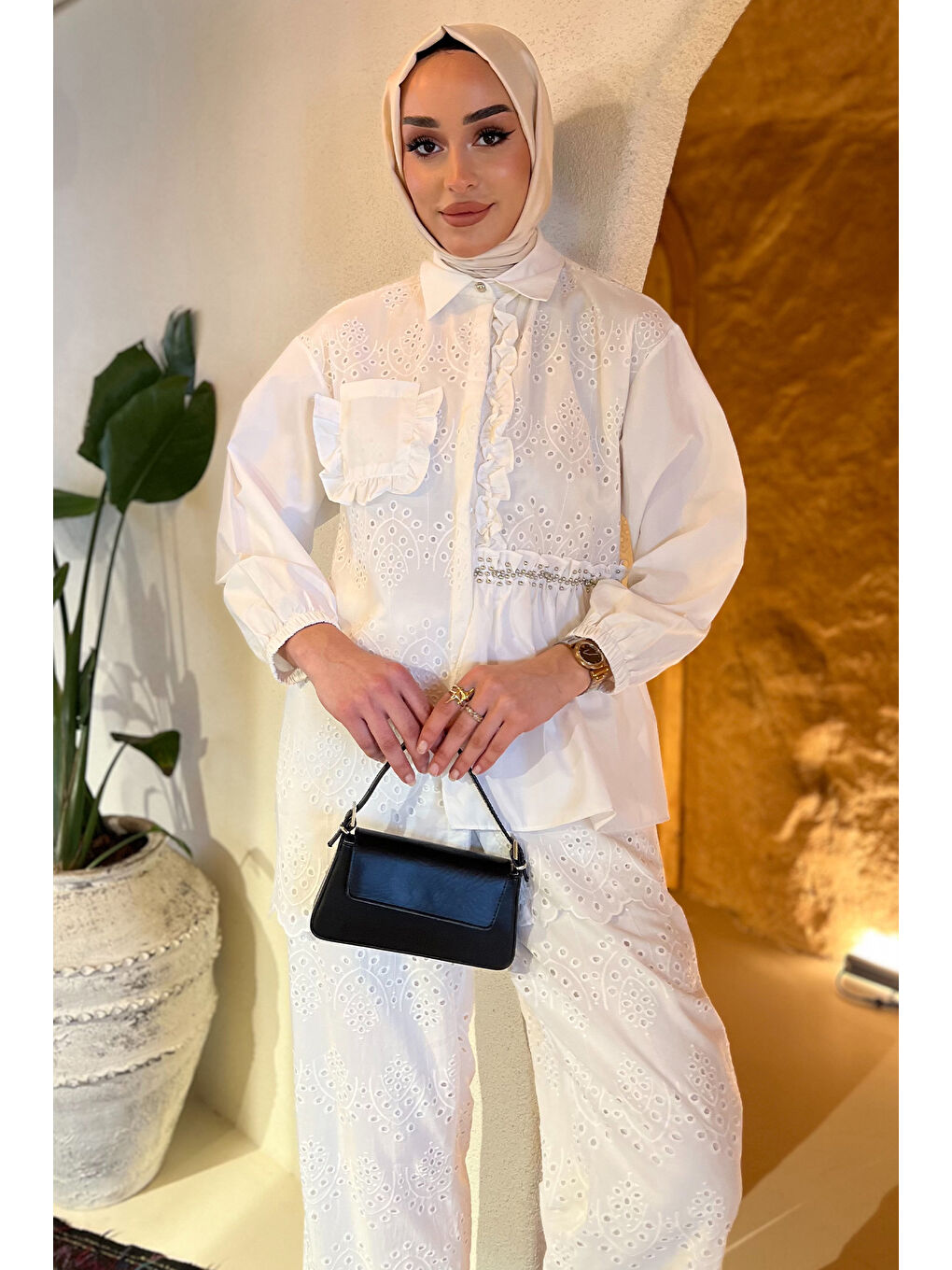 Ekru Kadın Taşlı Ve Fırfırlı Tek Cepli Tesettür Fistolu Gömlek (S-M-L Beden Uyumludur.)