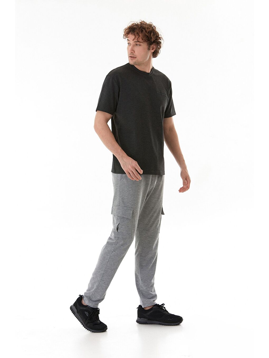 Siyah Yazı Kabartma Baskılı Bisiklet Yaka Tişört-3