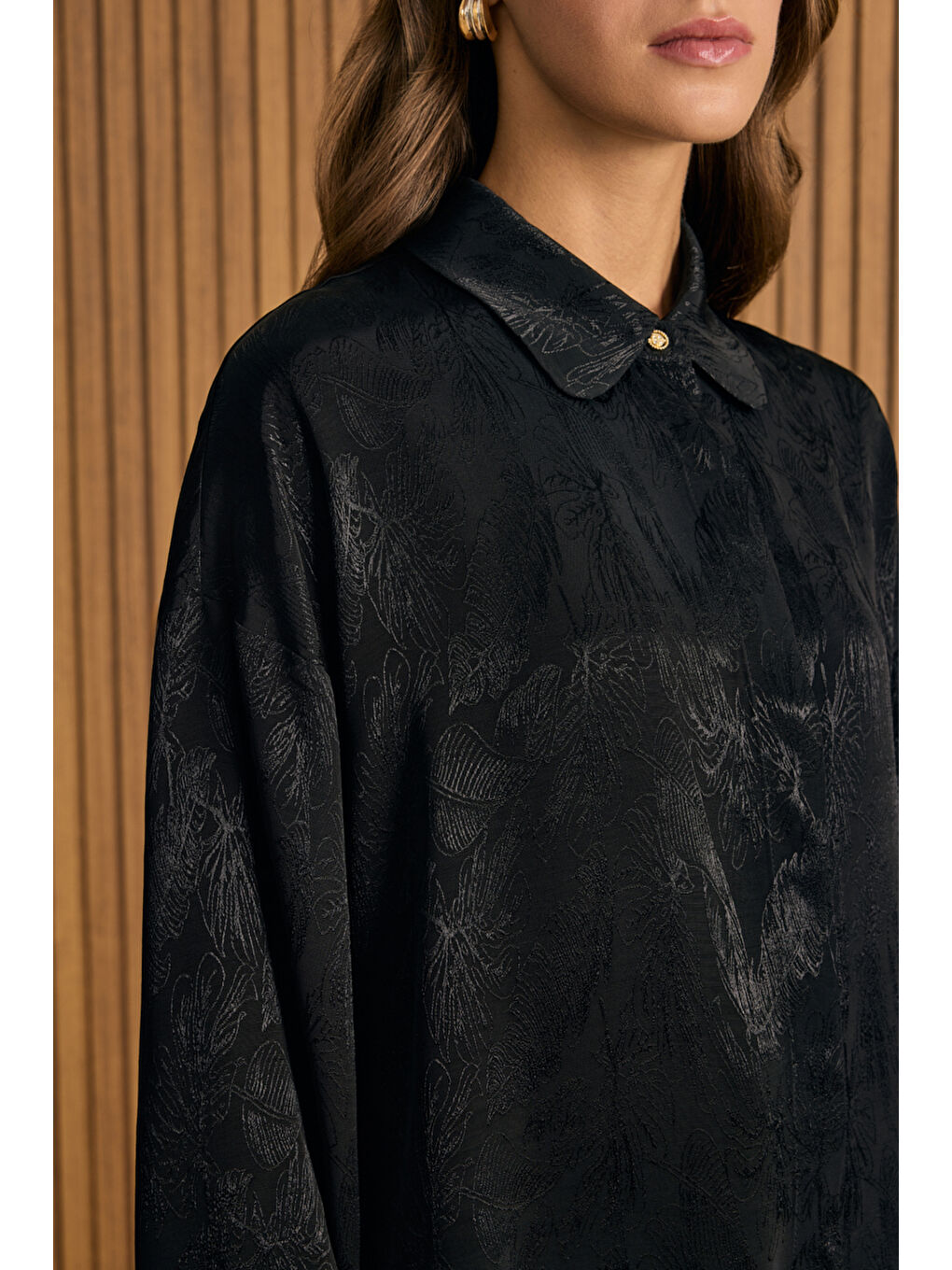 Siyah Dokusu Desenli Rayon Gömlek-2