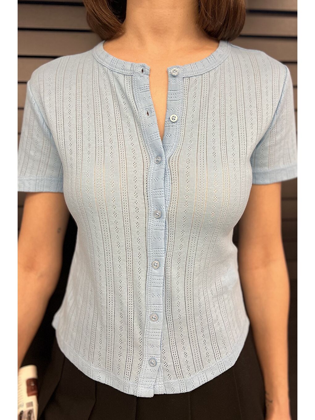 Mavi Kadın Boydan Düğmeli Ajurlu Bluz-3