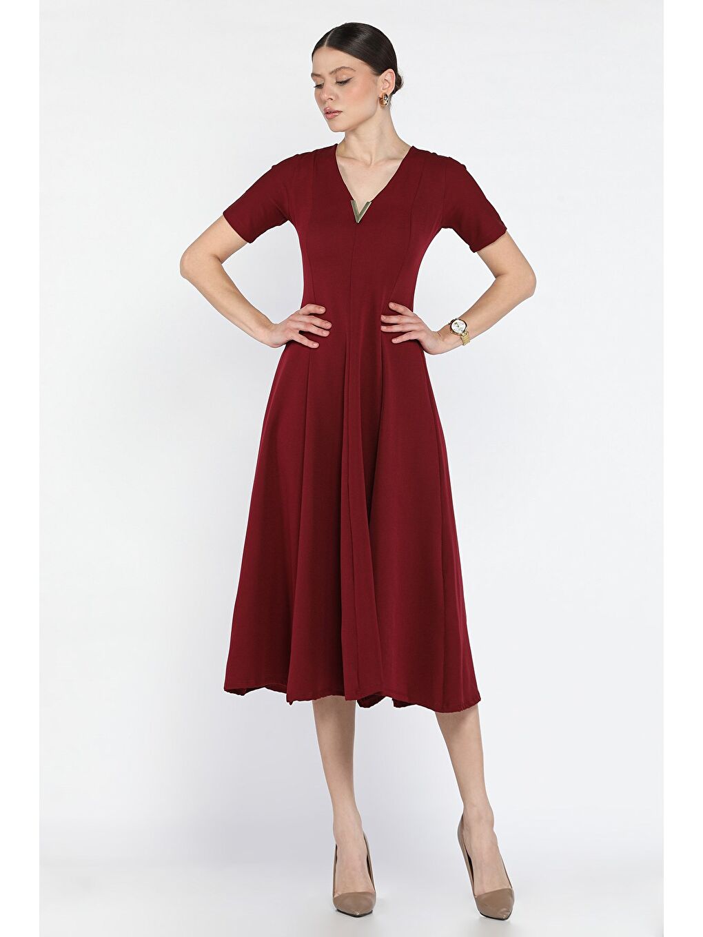 Bordo V Yaka Aksesuarlı Kısa Kol Elbise-1